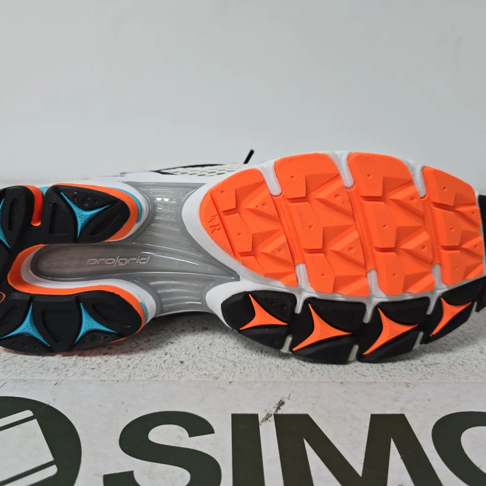 SAUCONY PROGRID RUNNING SHOES – UK SIZE 8