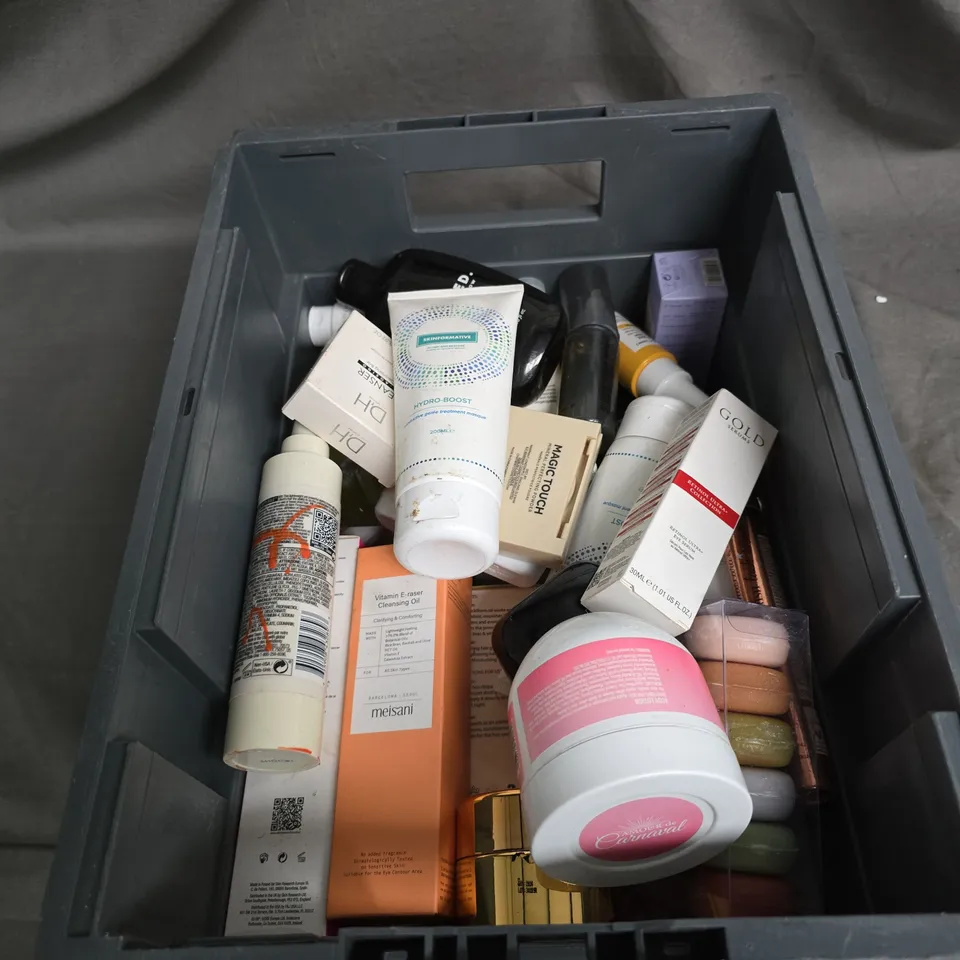 TOTE OF APPROXIMATELY 20 ASSORTED HEALTH/BEAUTY ITEMS TO INCLUDE: BODY BUTTER AND BATH MELT BAR 