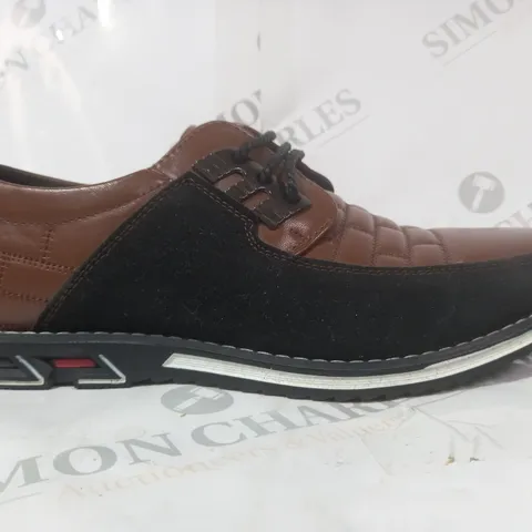 BOXED PAIR OF DESIGNER SHOES IN BROWN/BLACK EU SIZE 43