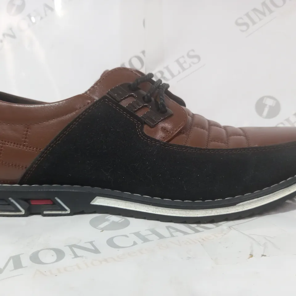 BOXED PAIR OF DESIGNER SHOES IN BROWN/BLACK EU SIZE 43
