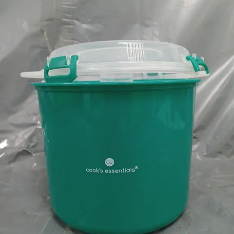 BOX OF APPROXIMATELY 15 ASSORTED ITEMS TO INCLUDE VARIOUS CLOTHING AND HOUSEHOLD PRODUCTS - COLOURS, SIZES, AND STYLES VARY - COLLECTION ONLY
