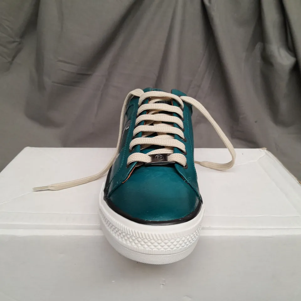 BOXED PAIR OF MODA IN PELLE ASTRIPE TEAL LEATHER TRAINERS - SIZE 7