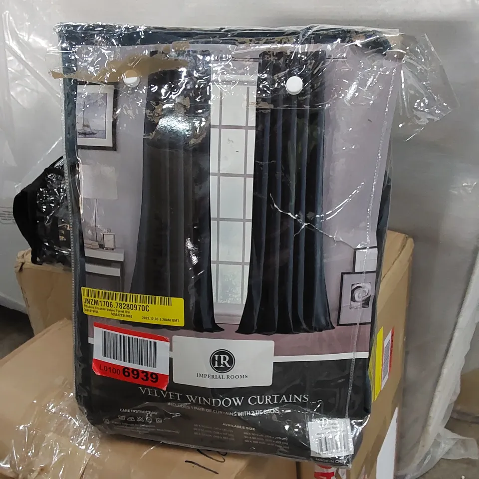 BAGGED PITTSBORO CRUSHED VELVET EYELET WINDOW CURTAINS - NAVY // SIZE: 117 X 137cm