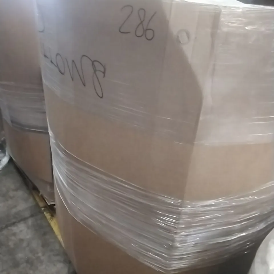 PALLET CONTAINING A LARGE QUANTITY OF PILLOWS AND SIMILAR ITEMS