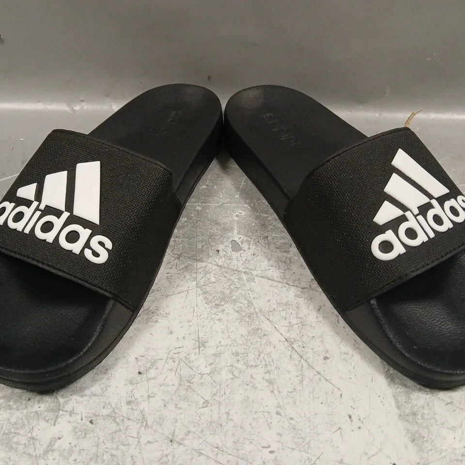 BOXED PAIR OF ADIDAS ADILETTE SHOWER SLIDERS IN BLACK/WHITE SIZE UK 10