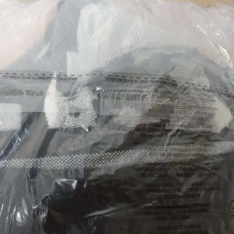 WYNNE COLLECTIONS SWEATER IN GREY COMBO SIZE XL
