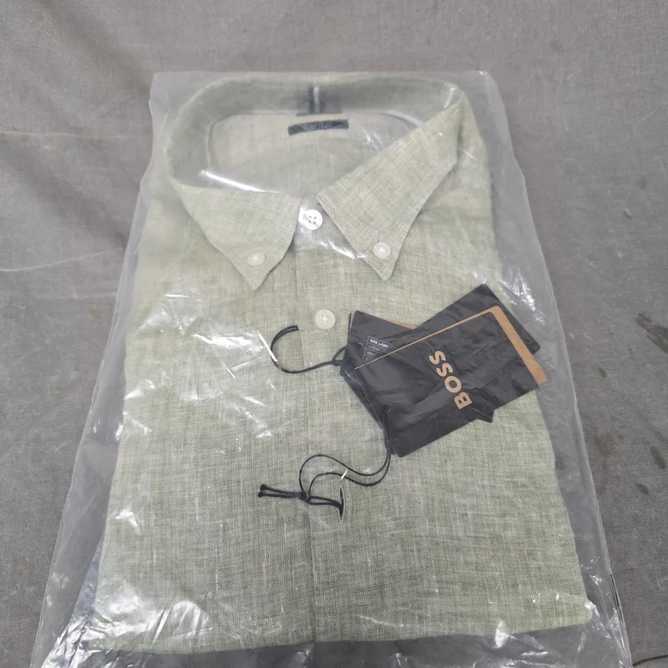 HUGO BOSS MEN'S SHIRT – LIGHT GREEN LINEN-STYLE SHIRT WITH BUTTON-DOWN COLLAR - SIZE XL