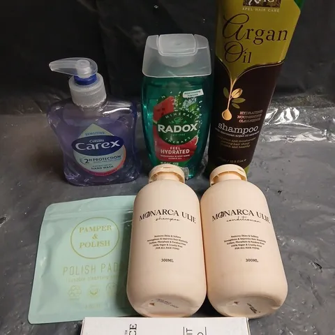 APPROXIMATELY 10 ASSORTED HEALTH & BEAUTY PRODUCTS TO INCLUDE RADOX SHOWER GEL, ARGAN OIL SHAMPOO, LIP KIT DUO ETC
