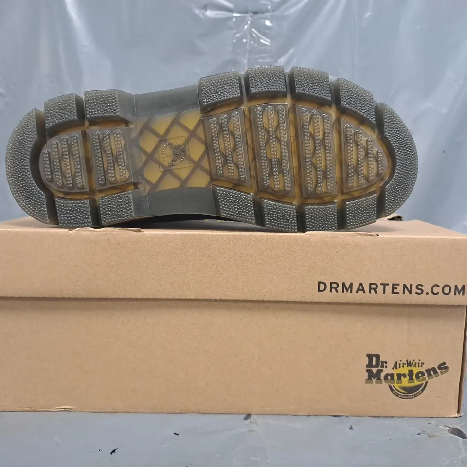 BOXED PAIR OF DR MARTENS EMBURY CHELSEA BOOTS IN BLACK SIZE UK 6