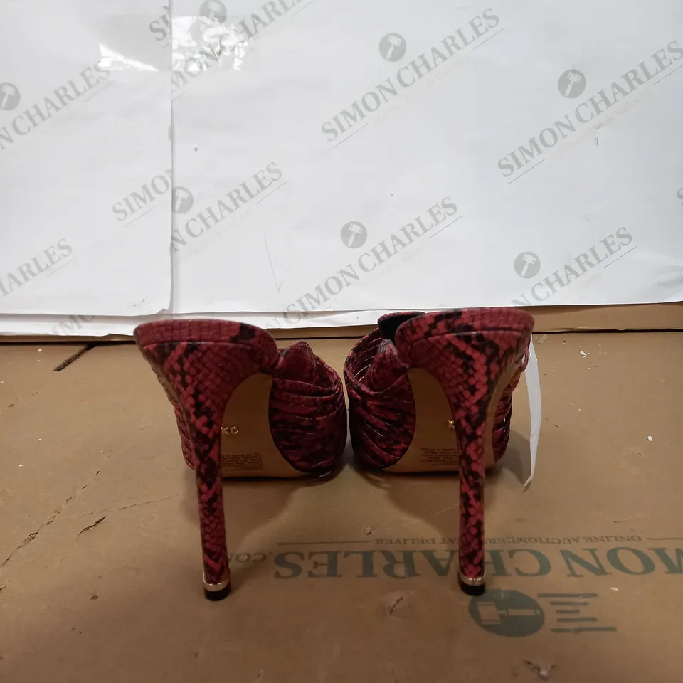 KENNETH COLE NEW YORK RED TEXTURED HEELS