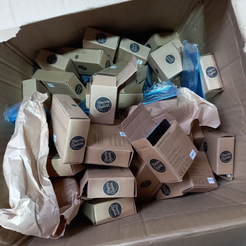 BOX OF APPROXIMATELY 30 ASSORTED DOWSING & REYNOLDS 2 GANG WALL SOCKETS AND LIGHT SWITCHES 