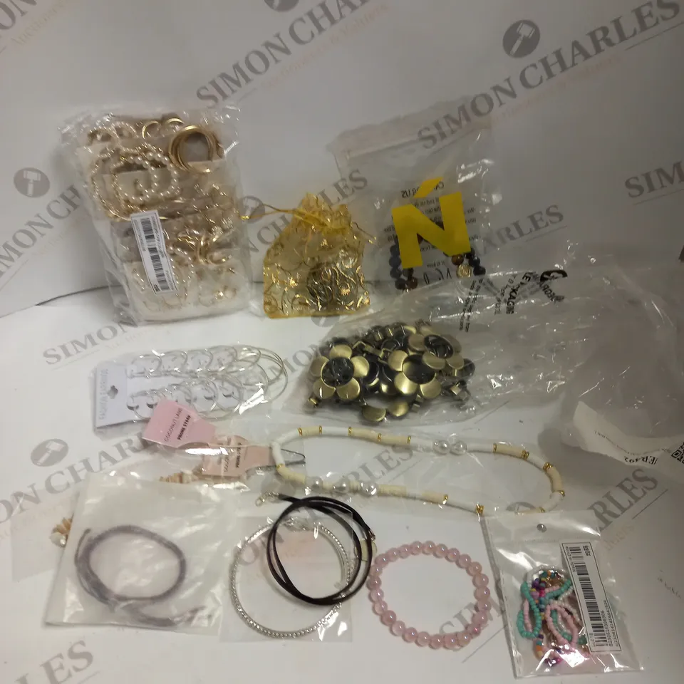 BOX TO CONTAIN APPROX. 13 X ASSORTED ITEMS OF WOMEN'S JEWELLERY. BRANDS VARY 