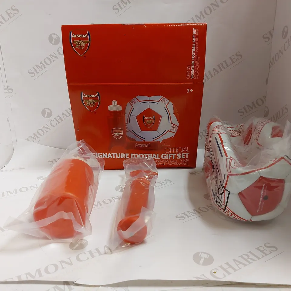ARSENAL SIGNATURE FOOTBALL GIFT SET 