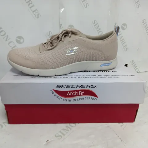 SKETCHERS ARCH FIT TRAINERS SIZE 5