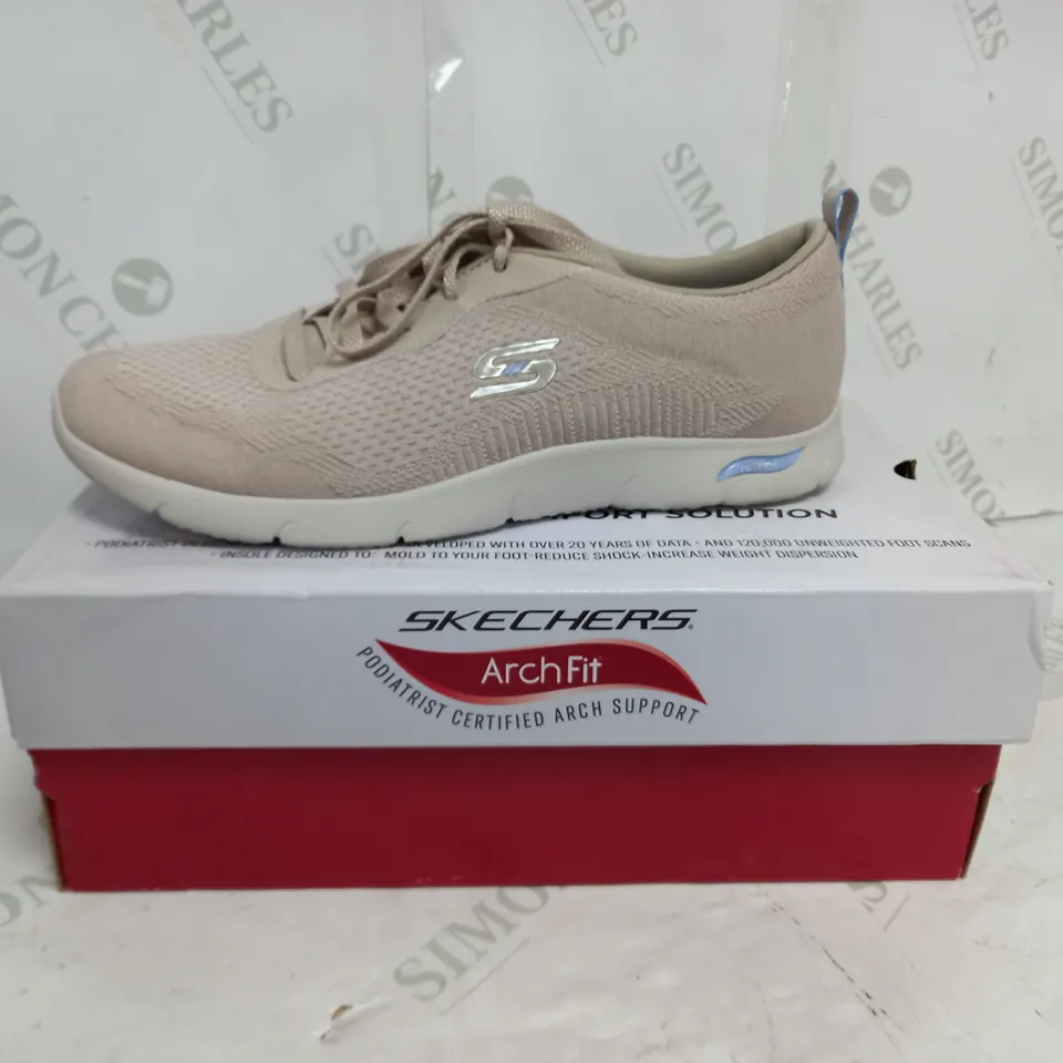 SKETCHERS ARCH FIT TRAINERS SIZE 5