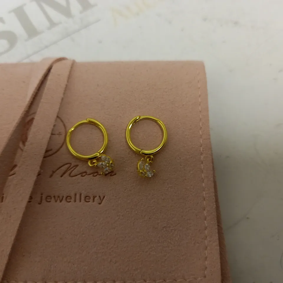 PAIR OF GOLD EFFECT LOOP EARRINGS WITH STONE DETAIL