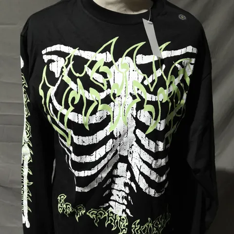 VANS CLASSIC FIT HALLOWEEN LS TEE SIZE MEDIUM 