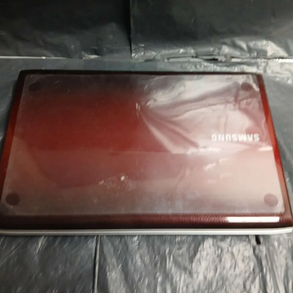 SAMSUNG LAPTOP – MODEL NP-R730