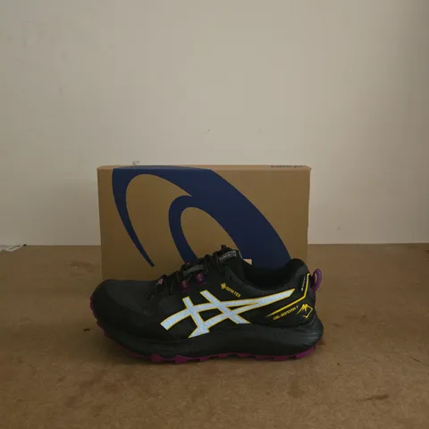 ASICS GORE-TEX RUNNING SHOE – BLACK WITH YELLOW BRANDING, PURPLE OUTSOLE, SIZE UK 6