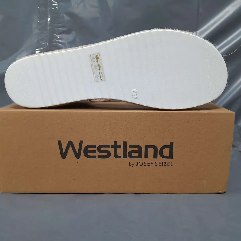 BOXED PAIR OF WESTLAND OPEN TOE LOW WEDGE SANDALS IN CAMEL EU SIZE 42