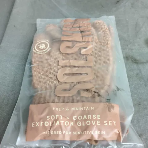 BOX OF APPROXIMATELY 25 ASSORTED CLOTHING ITEMS INCLUDING SOL SKIN GLOVES , BLACK TRACKSUIT BOTTOMS AND ANIMAL PRINT SKIRT 