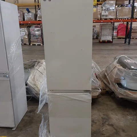 SMEG UKC7280FP1 INTEGRATED FRIDGE FREEZER