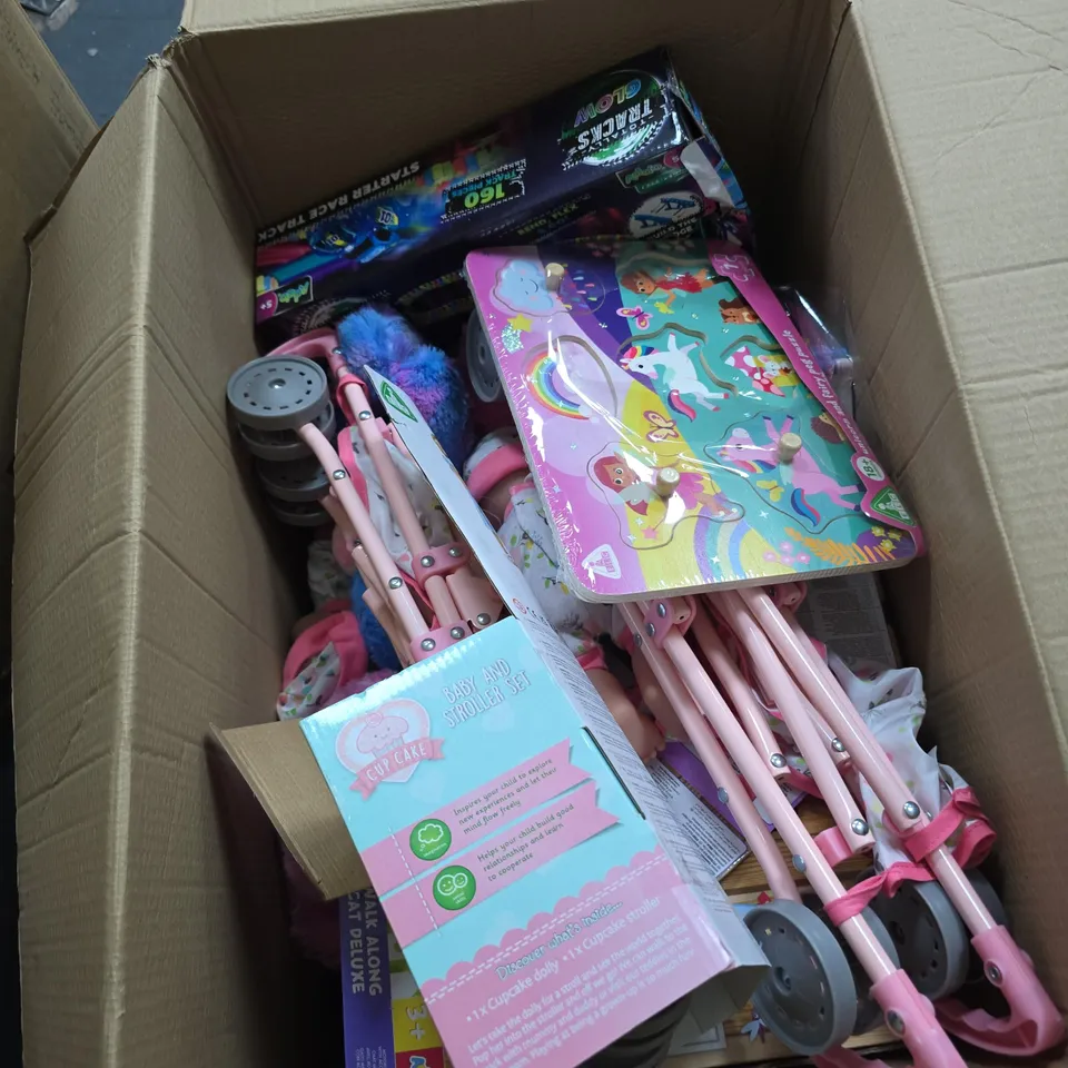 BOX OF APPROXIMATELY 10 ASSORTED TOYS INCLUDING BABY & STROLLER SET , UNICORN & FAIRY PEG PUZZLE AND TOTALLY TRACKS GLOW