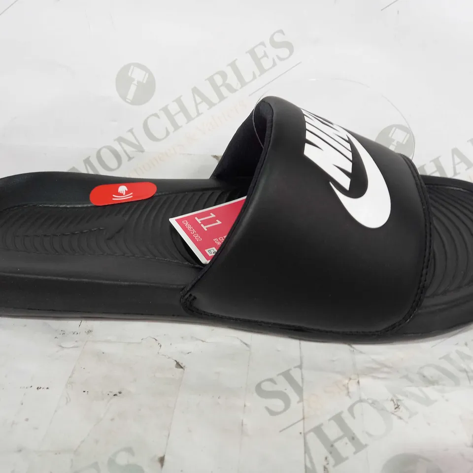 BOXED PAIR OF NIKE VICTORI ONE SLIDERS IN BLACK UK SIZE 10