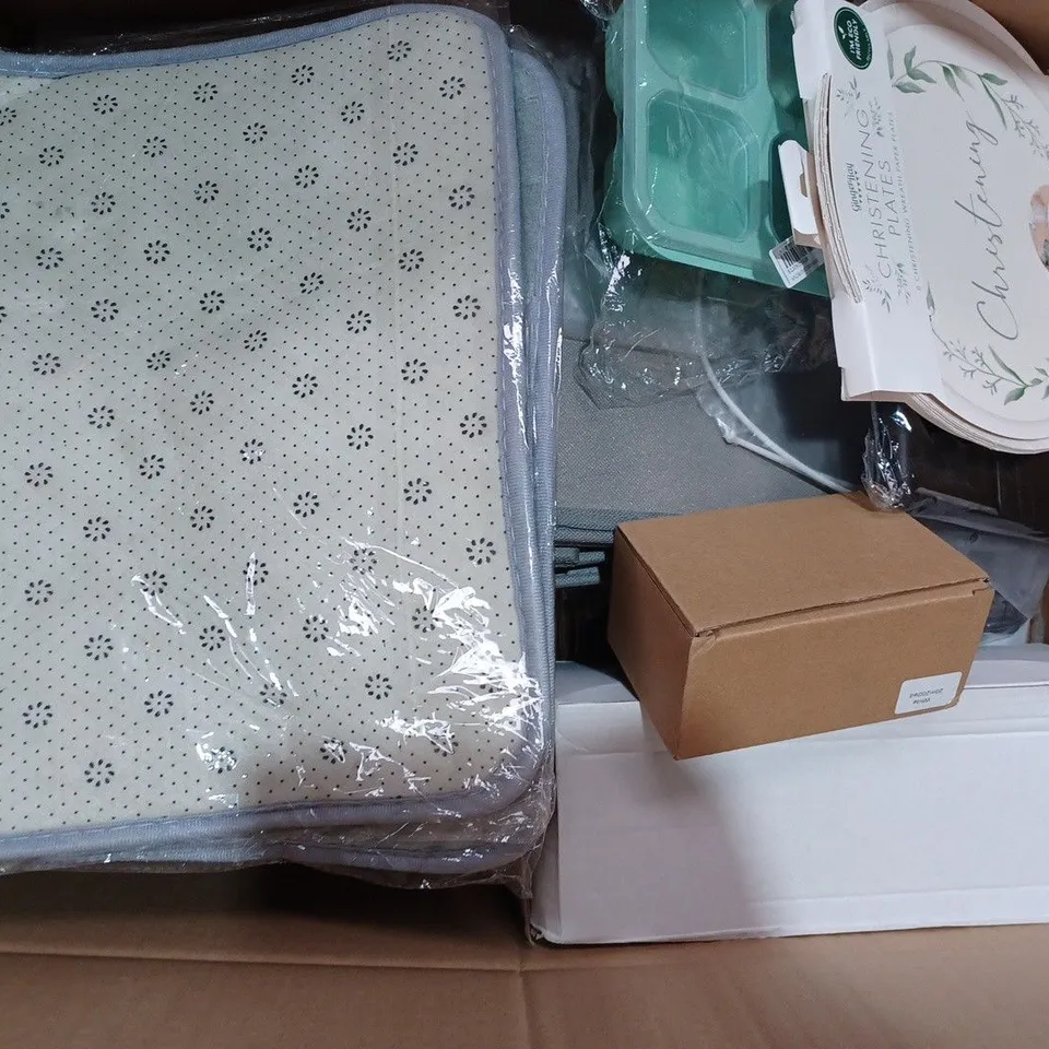 BOX OF APPROXIMATELY 20 ASSORTED HOUSEHOLD ITEMS TO INCLUDE CHRISTENING PLATES, SOLAR STRING LIGHTS, ETC