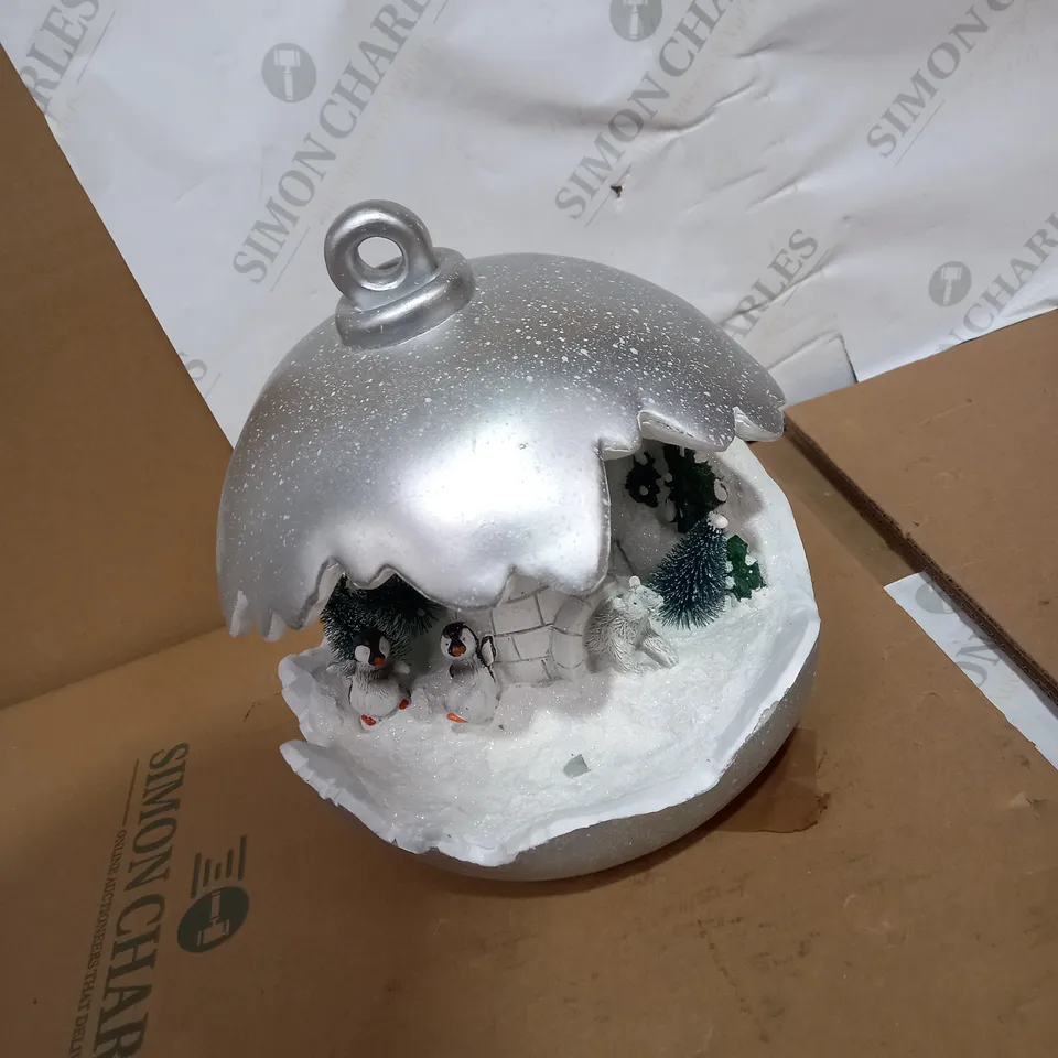 CHRISTMAS DETAILED BAUBLE DECORATION 