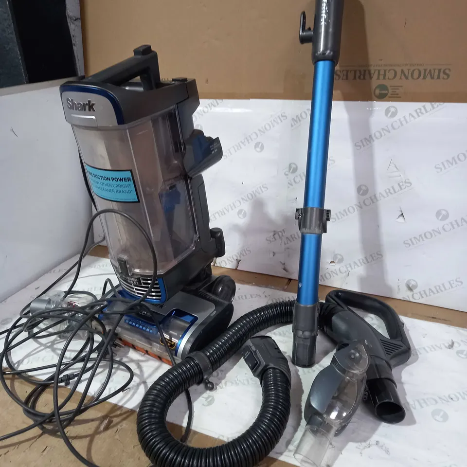 SHARK DUO CLEAN ANTI HAIR WRAP POWERED LIFT AWAY TRUE PET VACUUM