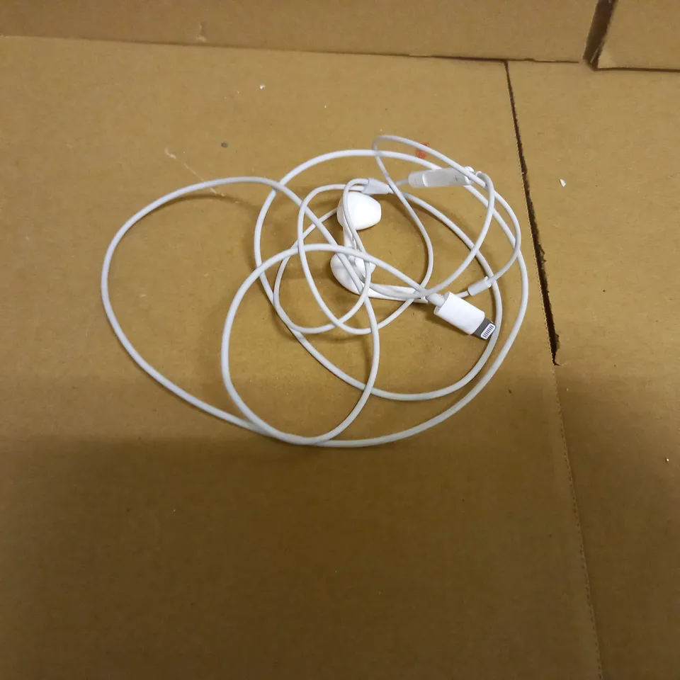 LOT OF 5 WIRED APPLE EARPODS