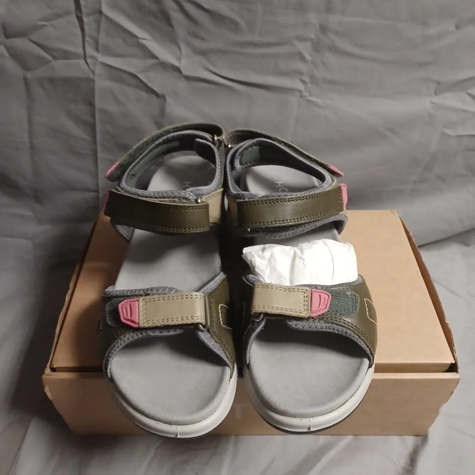 BOXED PAIR OF HOTTER OLIVE GREEN SANDALS WITH PINK ACCENTS – UK SIZE 7.5