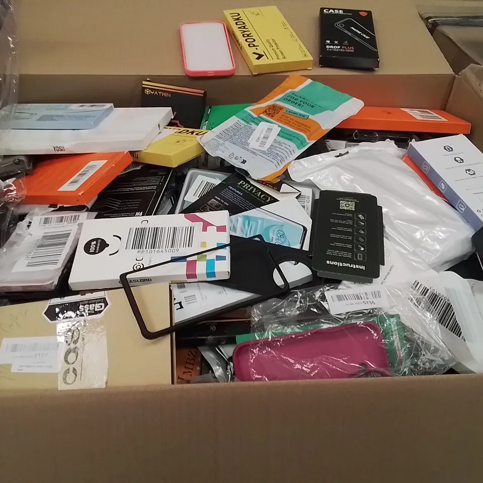 PALLET CONTAINING A LARGE QUANTITY OF PHONE CASES,SCREEN PROTECTORS 
