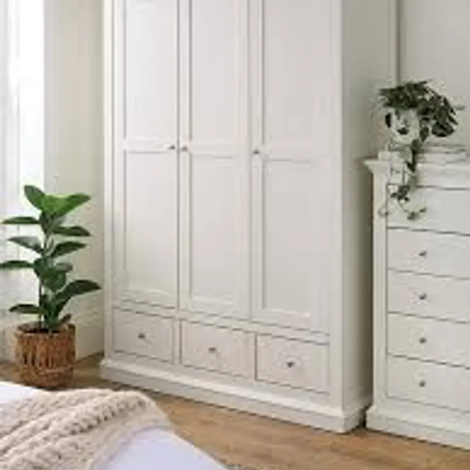 BOXED HANNA 3 DOOR, 3 DRAWER WARDROBE - WHITE (3 BOXES) RRP £339