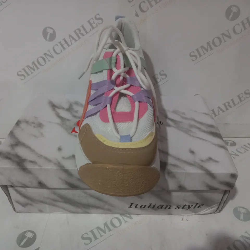 BOXED PAIR OF SEASTAR SHOES IN WHITE/MULTICOLOUR EU SIZE 39