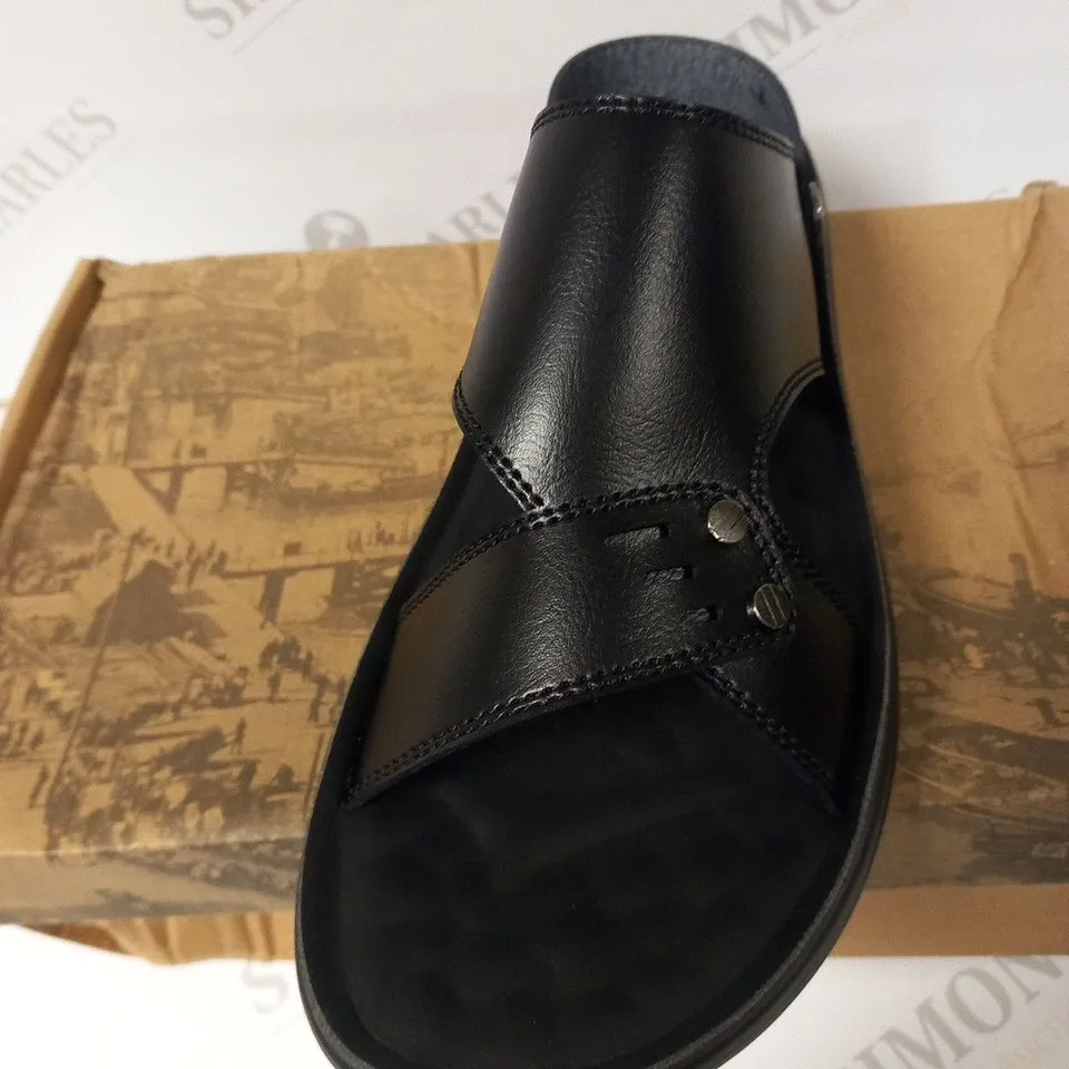 BOXED ASTUCCIO LEATHER EFFECT SANDALS SIZE EU 41
