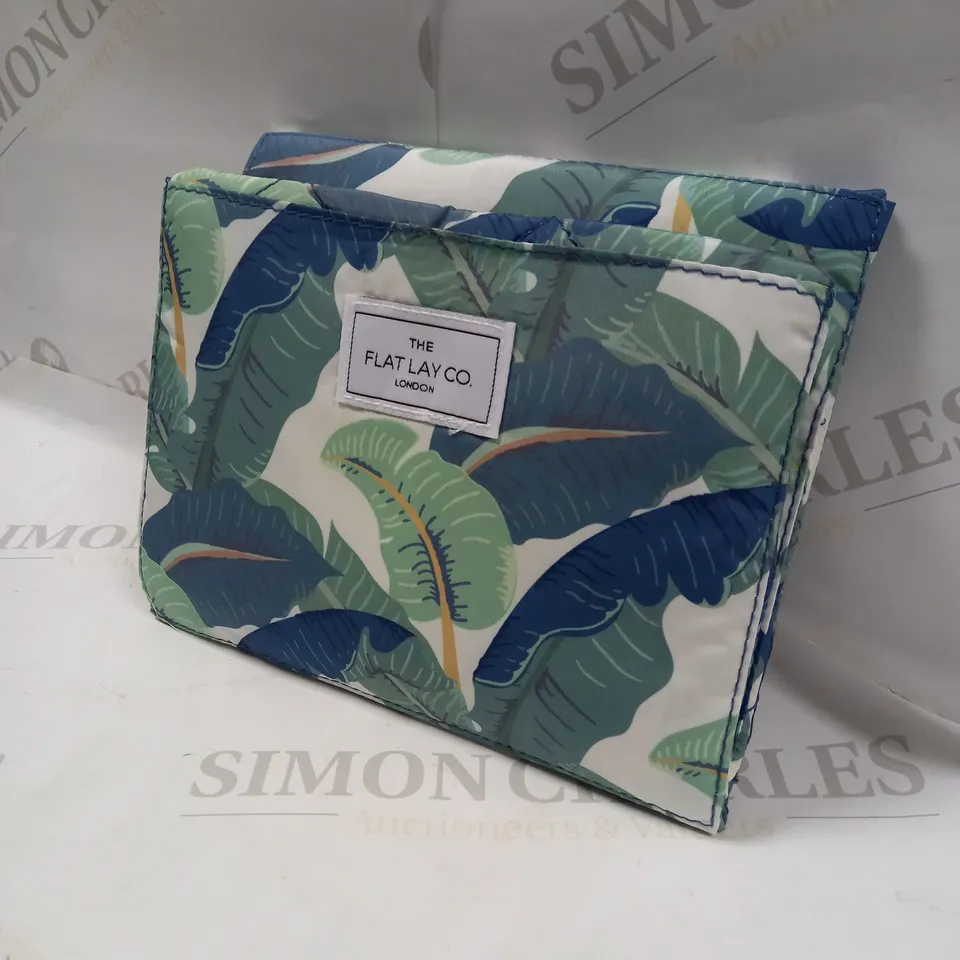 THE FLAT LAY CO. OPEN FLAT MAKEUP BAG AND COSMETICS BAG 