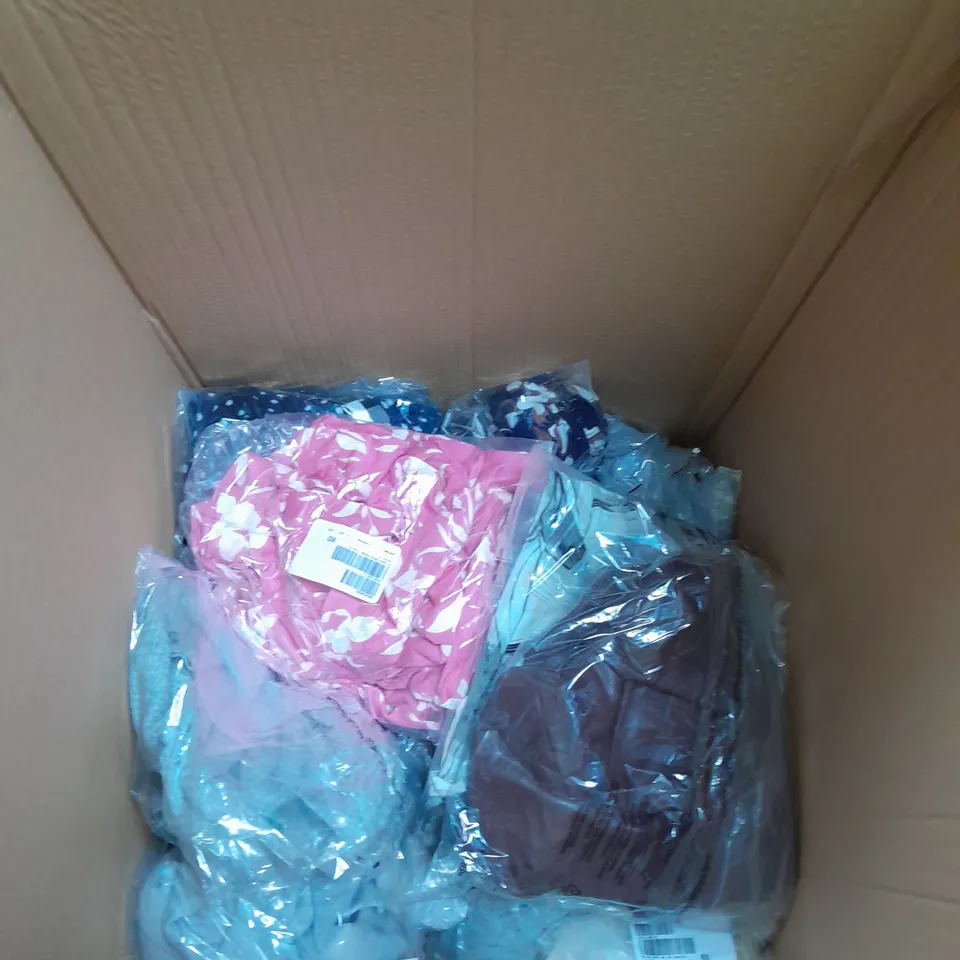 APPROXIMATELY 10 LADIES CLOTHING ITEMS TO INCLUDE UNDERWEAR, TROUSERS AND JUMPER