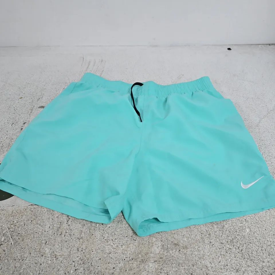 NIKE TURQUOISE ATHLETIC SHORTS – SIZE M
