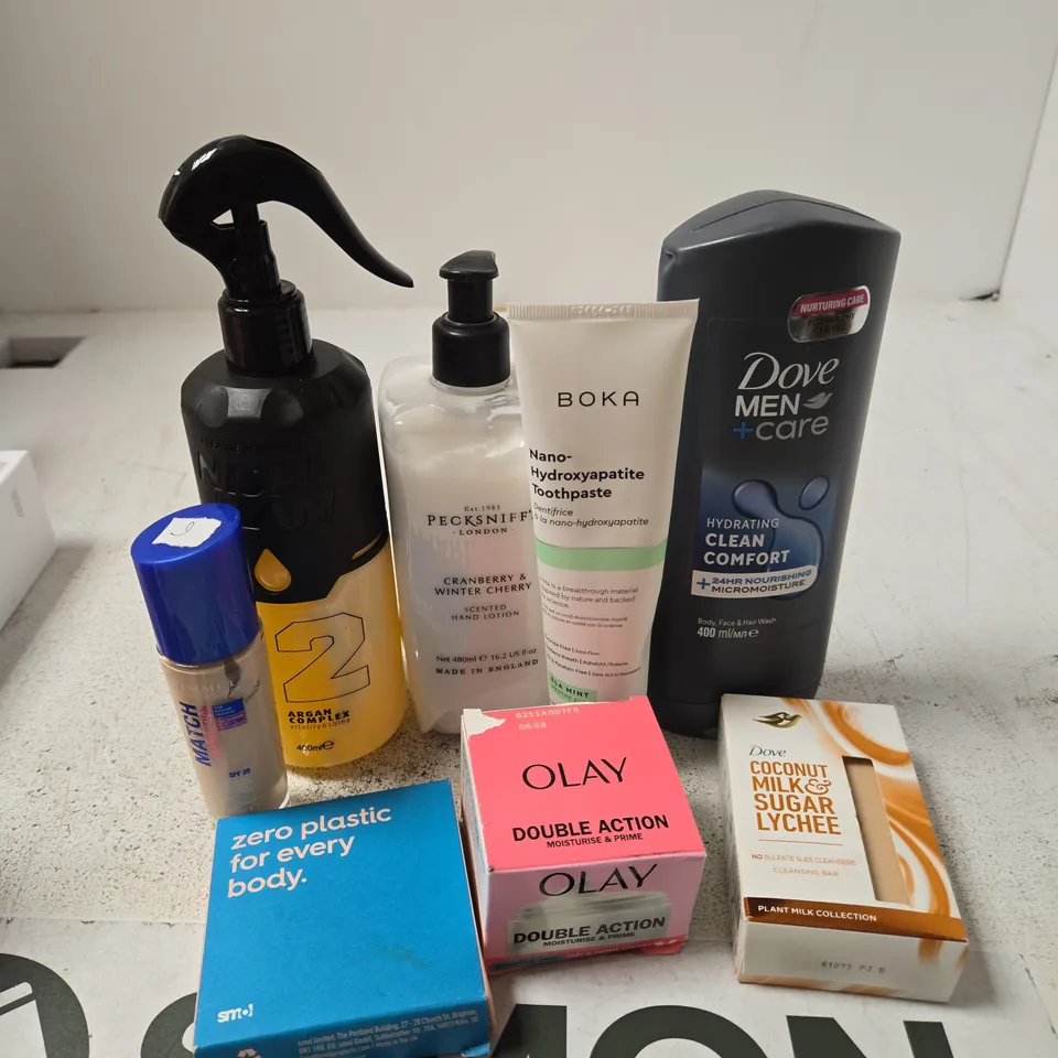 APPROXIMATELY 15 ASSORTED HEALTH & BEAUTY PRODUCTS TO INCLUDE DOVE SHOWER GEL, OLAY DOUBLE ACTION, DOVE SOAP ETC