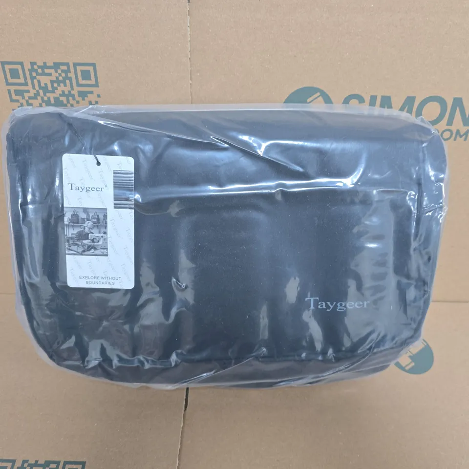 TAYGEAR BLACK LAPTOP SLEEVE / TRAVEL CASE