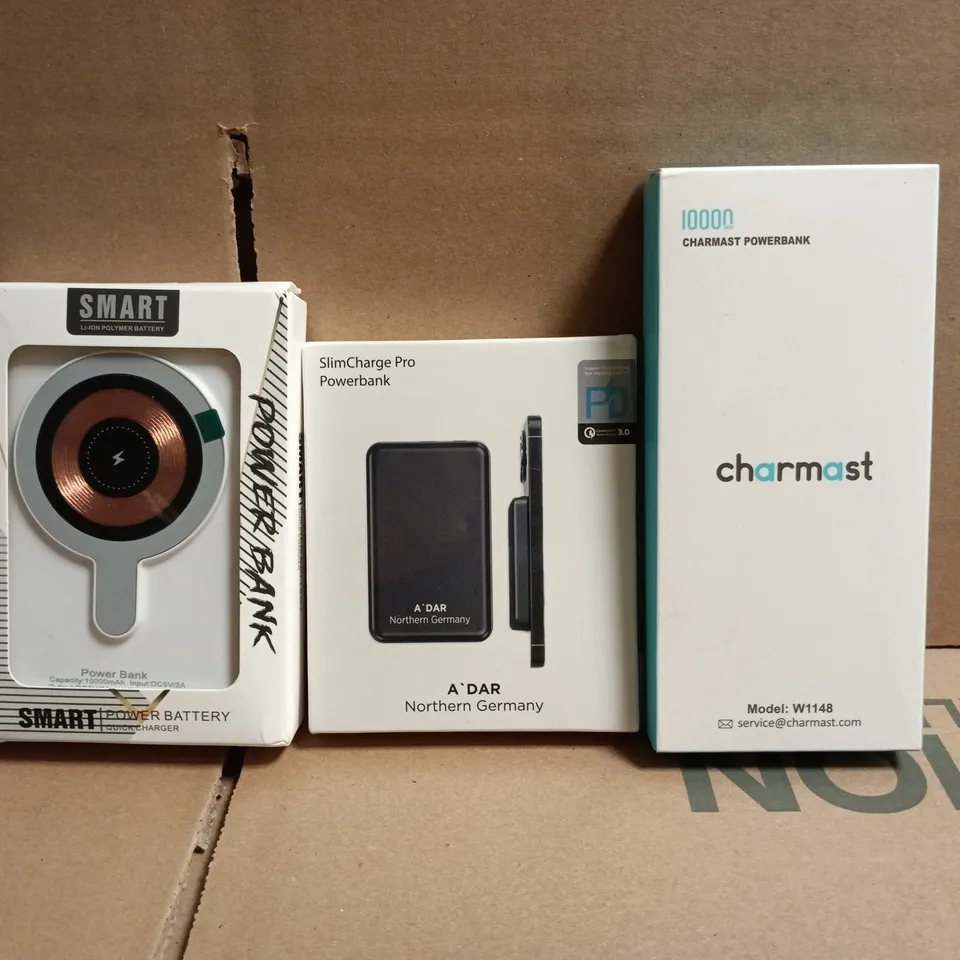 APPROXIMATELY 10 ASSORTED HOUSEHOLD ITEMS TO INCLUDE NECK BEAUTY DEVICE, POWER BANK, ETC