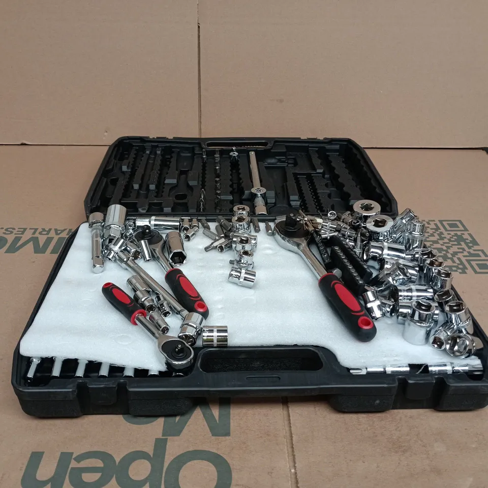 216 PIECE SOCKET AND WRENCH KIT IN BLACK CASE