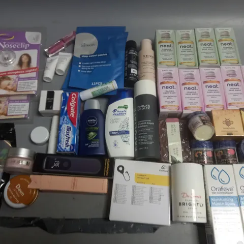 LOT OF APPROXIMATELY 40 ASSORTED HEALTH AND BEAUTY ITEMS TO INCLUDE NEAT FOAMING HANDWASH, ORALIEVE DRY MOUTH RELIEF AND NON CO0NTACT THERMOMETER
