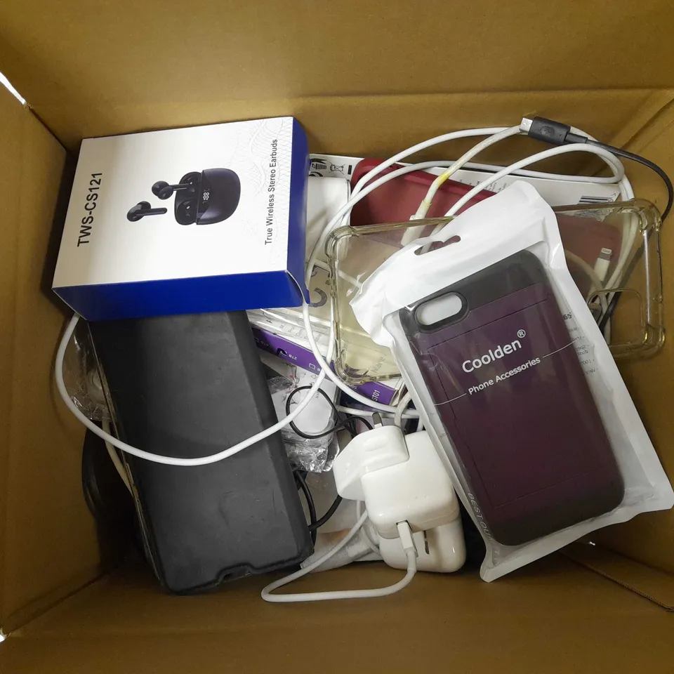 JOB LOT OF APPROX 15 ASSORTED ITEMS TO INCLUDE-PHONE CASES-EAR BUDS-LIGHTNING CABLES