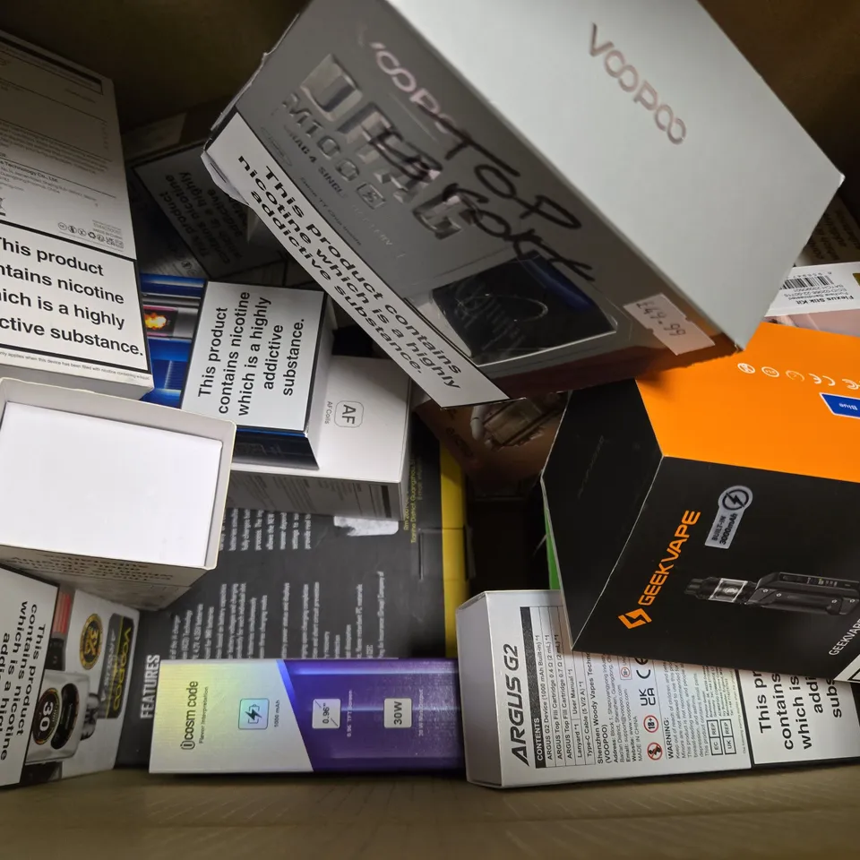 BOX OF APPROXIMATELY 15 ASSORTED E-CIGARETTES TO INCLUDE - VOOPOO , ASPIRE , GEEK VAPE 