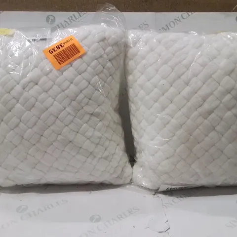 BRAND NEW SEALED SET OF 2 CHUNKY KNIT CUSHION FILLER WHITE