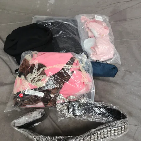 APPROXIMATELY 30 ASSORTED CLOTHING ITEMS IN VARIOUS SIZES, STYLES & COLOURS TO INCLUDE BRANDS SUCH AS BOUX AVENUE, COUNTRY WIDE, SARKY CENTRAL, ETC - COLLECTION ONLY