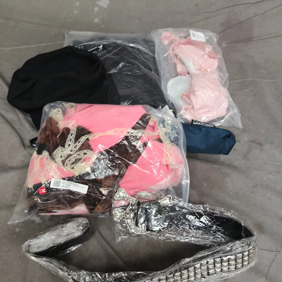 APPROXIMATELY 30 ASSORTED CLOTHING ITEMS IN VARIOUS SIZES, STYLES & COLOURS TO INCLUDE BRANDS SUCH AS BOUX AVENUE, COUNTRY WIDE, SARKY CENTRAL, ETC - COLLECTION ONLY